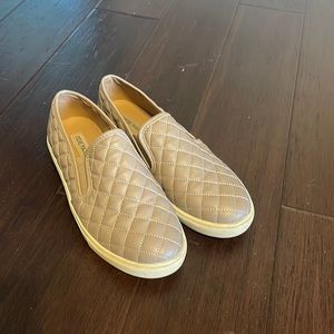 Tan Steve Madden shoes. Barely worn. Size 9.5
